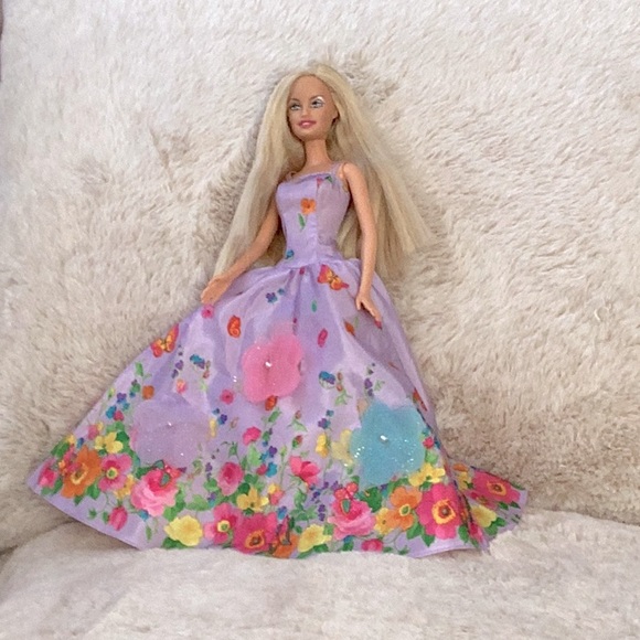barbie doll - Picture 1 of 4